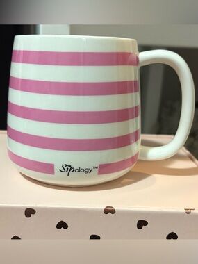 Brand New in box BFF Cotton Candy Ribbon Sipology Pink and White Mug. 🩷🤍